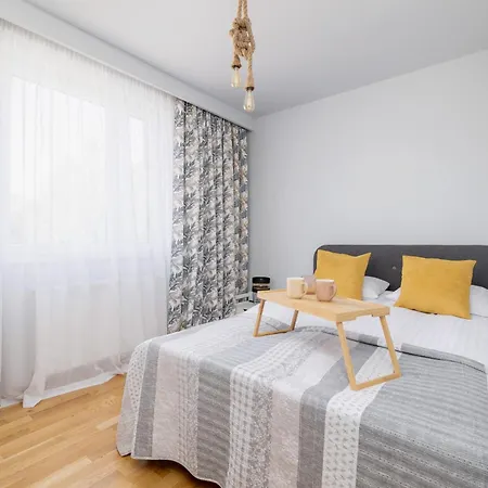 Blisko Parku Slaskiego W Katowicach Z Parkingiem By Renters Apartman *